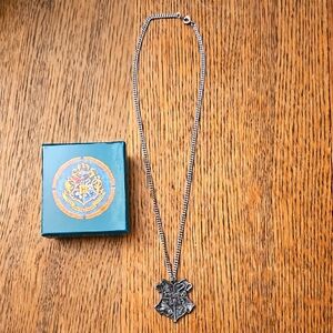 NIB Official Warner Bros. Harry Potter Hogwarts Crest Necklace